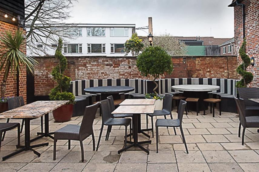 The Hatchet Inn Wetherspoon Newbury  Extérieur photo
