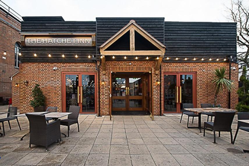 The Hatchet Inn Wetherspoon Newbury  Extérieur photo