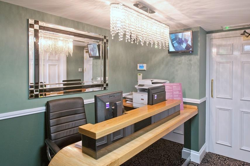 The Hatchet Inn Wetherspoon Newbury  Extérieur photo