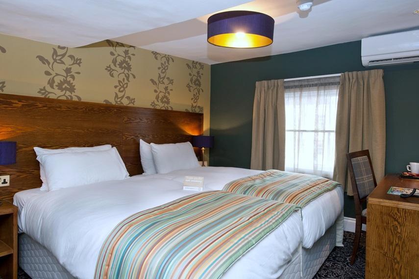 The Hatchet Inn Wetherspoon Newbury  Extérieur photo
