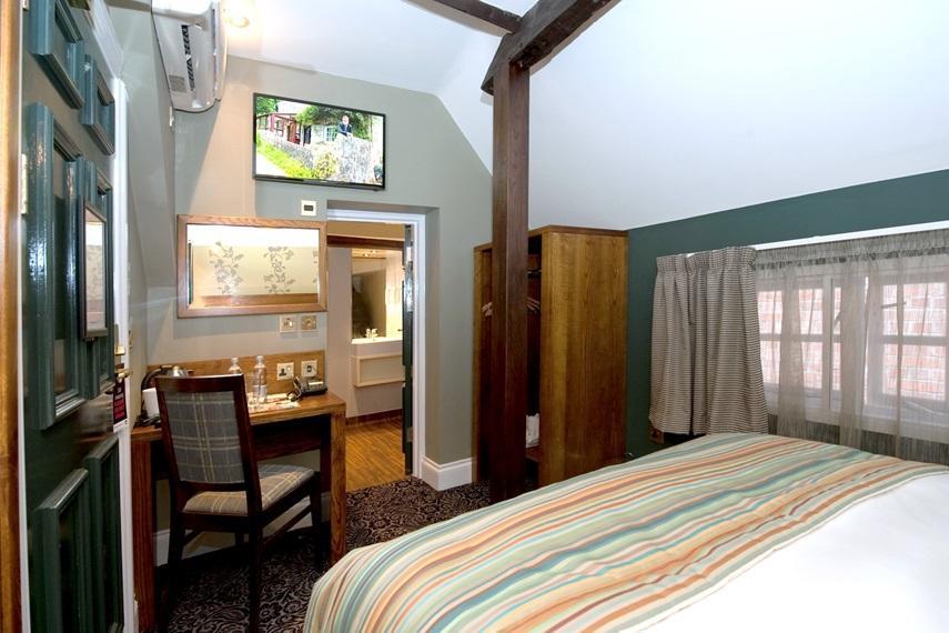 The Hatchet Inn Wetherspoon Newbury  Extérieur photo